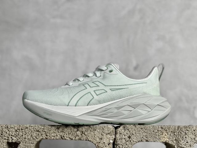 Asics Novablast 4 亚瑟士舒适缓震跑鞋 鞋面从novablast 3的工程网眼升级为一片式轻量编织设计 提升了跑鞋的透气性 并配备结构鞋舌 进一