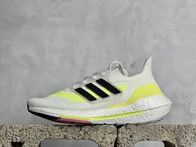 福利特价 Xl版 Ad Ultra Boost 21 厚底爆米花跑鞋 较ub20增加6%Boost，全掌boost将缓震和能量回馈再一次进行了升级，提供更好的舒