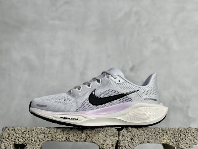 Rs Nk Air Zoom Pegasus 41 耐克网面透气轻便耐磨跑鞋 鞋面采用网布、织物、橡塑材料等多种材料拼接，出色支撑效果，缔造稳固脚感，塑就自然迈