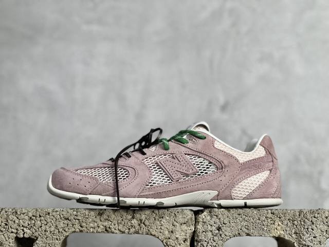 J版 Miumiu X New Balance 530系列 意大利奢侈品牌 缪缪联名款低帮经典复古休闲运动慢跑鞋 #鞋款采用解构和轻盈的设计，彷旧的布料包覆着