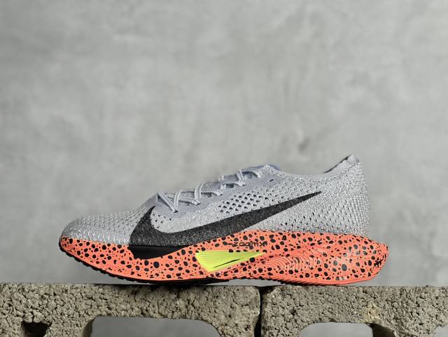 J版 Nk Zoomx Vaporfly Next% 3 马拉松系列泡棉超轻缓震运动慢跑鞋 Fv2305-900 #科技轻量网织半镂空轻薄透气鞋面 正确搭载双层