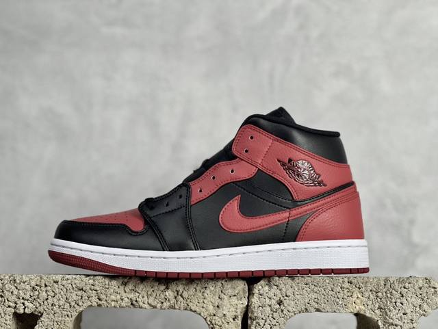 Vt性价比 Air Jordan 1 Mid 中帮 黑红白 天猫贸外客户订单 全新批次 原装模原大底 全鞋原厂制定皮料，手感细正腻确折边工艺 完美节细诠释 官方