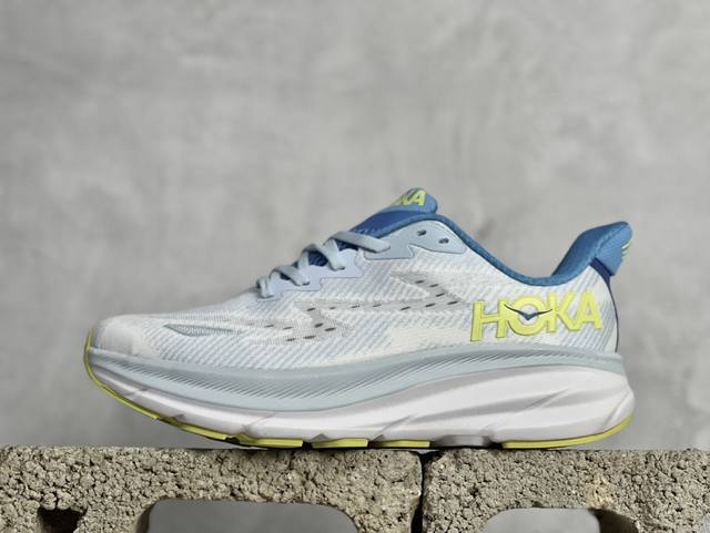 Hoka One One Clifton 9 全新配色这个品牌来自于新西兰的毛利语，Hoka表示大地，One One表示飞越，连起来就是飞越地平线，One On