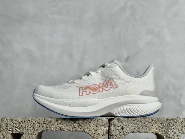 Hk版 Hoka One One Mach 6 新一代旗舰竞速跑鞋 #鞋款采用顶尖碳板技术、中底泡棉科技以及几何学，设计符合自然步态的不对称鞋面和鞋底结构；大底