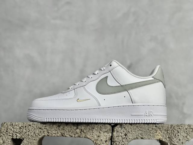 史诗版特价 Nk Air Force 1′07 Low 空军一号低帮百搭休闲运动板鞋 Fn8540-100 柔软、弹性十足的缓震性能和出色的中底设计 横跨复古与