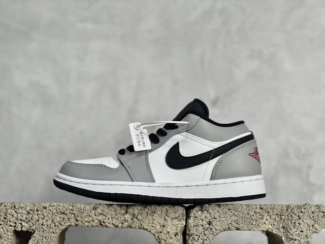 史诗版特价 Air Jordan Aj1 Low 低帮系列 原装楦头纸板开发 完美鞋型 超高清洁度 鞋型不臃肿别扭 原厂内置全掌气垫 A模大底 鞋舌aj原厂专用