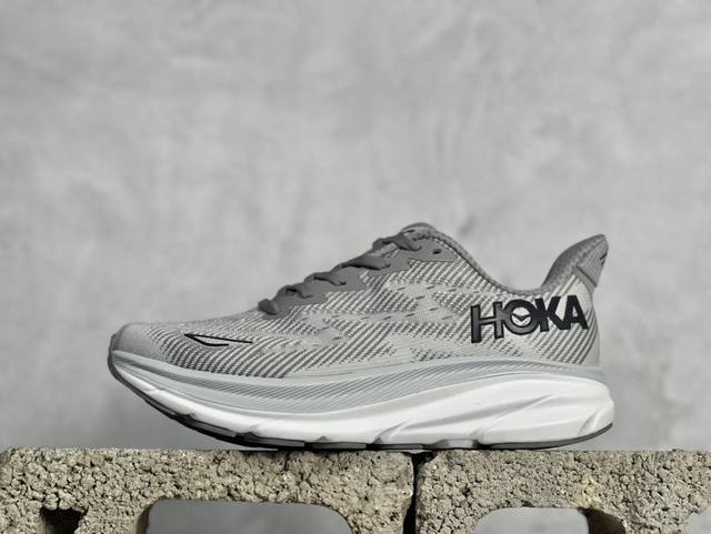 Hoka 特价来袭！ 尺码36-45，福利套现！ 应季款福利，每天都在热卖！平台特供订单，品质 售前 售后绝对不是一般工厂可比！放心冲！