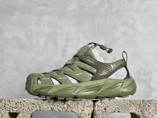 Hoka One One Hopara 户外机能山地凉鞋 1123112 Bcstl #鞋型从外观就给人强烈的户外机能感，粗犷率性的厚底设计，继承了 Hoka