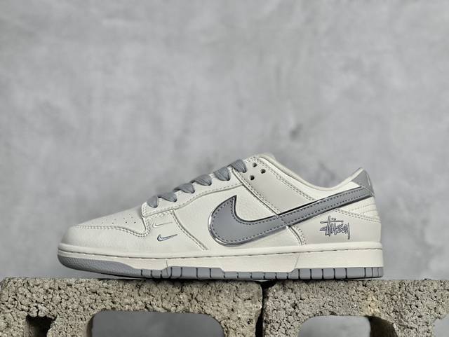 Stussy X Nk Sb Dunk Low 斯图西联名-米白浅灰勾 周年高端定制 低帮休闲板鞋 Dq1098-377 #Stussy是源于美国的潮流品牌，音