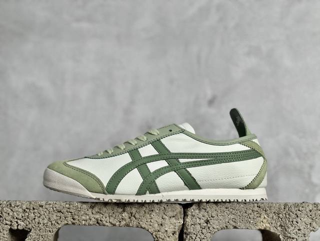 onitsuka Tiger Mexico 百搭单品板鞋 Mexico 66是鬼冢虎旗下最经典的款式，李小龙最喜欢的一款训练鞋休闲鞋！鞋身特有的虎爪造型logo