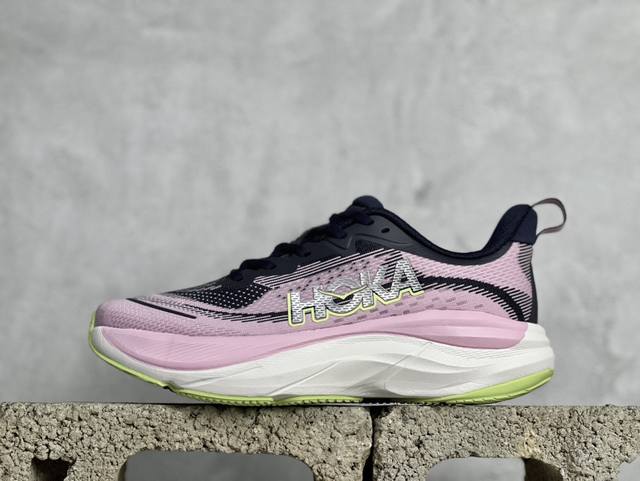 b版 Hoka One One Mach 6 新一代旗舰竞速跑鞋 #鞋款采用顶尖碳板技术、中底泡棉科技以及几何学，设计符合自然步态的不对称鞋面和鞋底结构；大底在