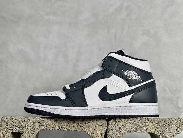 vt性价比 Air Jordan 1 Mid 黑曜石 中帮系列 全新批次 原装原模大底 全鞋原厂定制皮料 手感细腻正确折边工艺 完美细节诠释 货号：554724