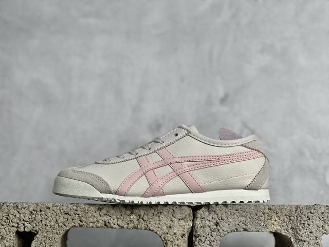 onitsuka Tiger Mexico 百搭单品板鞋 Mexico 66是鬼冢虎旗下最经典的款式，李小龙最喜欢的一款训练鞋休闲鞋！鞋身特有的虎爪造型logo