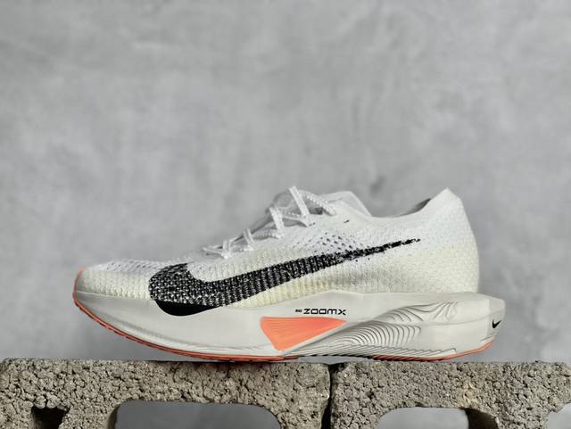 b版 Nk Zoom Vaporfly Next 3% 编织飞线马拉松三代超级休运动跑鞋 保留了nk Systeml的突破性产品科技 且在这个基础上搭载了nk