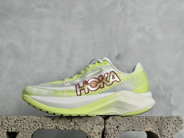 hoka One One Rocket X 竞速系列超轻弹透气跑鞋 114 1 Lcw #全新的rocket X 2上，终于摒弃了传统的eva橡胶中底，继而采用