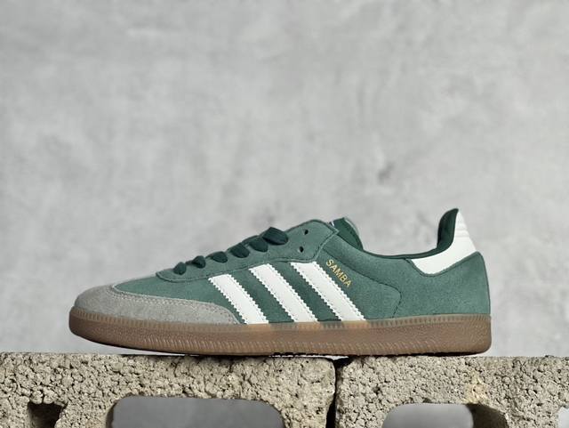 adidas Originals Samba Og 翻毛白绿灰 此款以简约大方的造型设计，给人以随性休闲的时尚格调，穿着舒适轻便，运动灵活自如，蓝满足日常个性穿