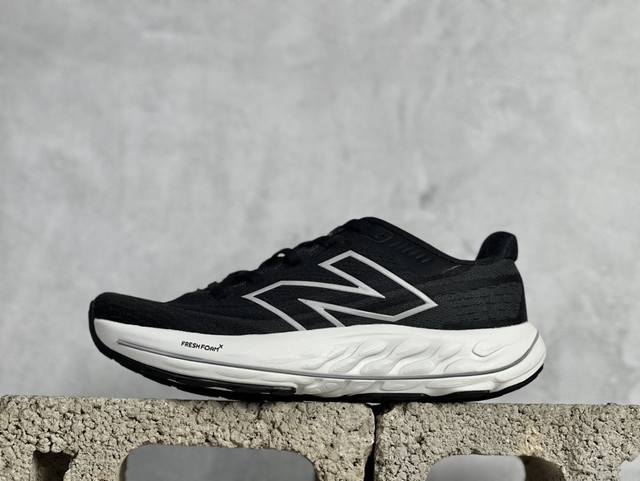 new Balance Fresh Foam X Vongo V6 新百伦nb 系列超轻量化低帮休闲运动慢跑鞋 采用超轻透气3D针织网眼材料结构鞋面及打印log