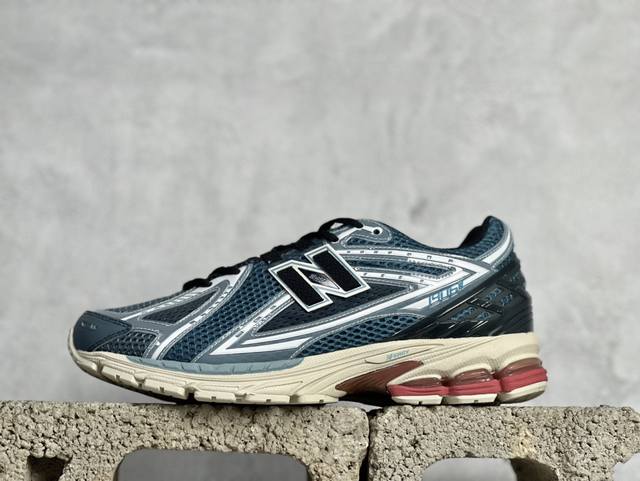 c版 New Balance 1906系列复古老爹风休闲运动慢跑鞋 M1906Rfp #采用轻质牛剖革拼接透气网眼衬垫织物鞋面材质 T-Beam大底提供足步弓支