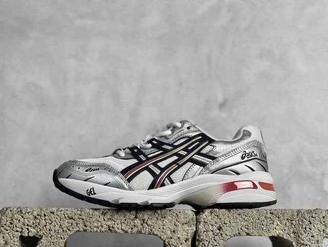 开学福利 Asics Tiger Gel- 0系列亚瑟士低帮户外风休闲运动跑步鞋 早在 年 Asics 就推出了流行的 2004 Gel- 0 的新版本 该产品