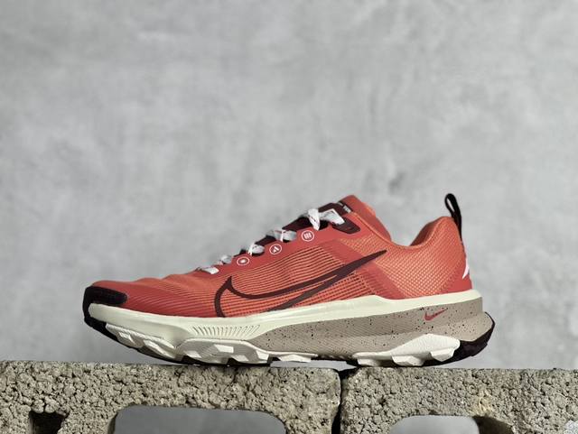 nike React Terra Kiger 9越野马拉松休闲运动慢跑鞋 内置气垫 采用改良版网眼布和增加泡棉设计，专为驾驭耐力跑而设计，出色的缓震性能可助力你