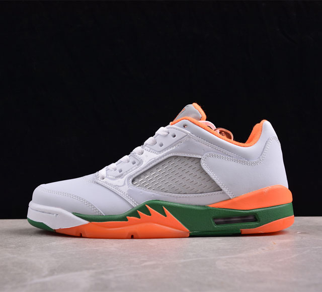 air Jordan 5 Retro Low Aj5 乔5活力橙 Fq1293-018 #配色采用全皮革鞋面，搭配足球灰防水覆面。颜色融合了足球灰、亮橙色和松绿