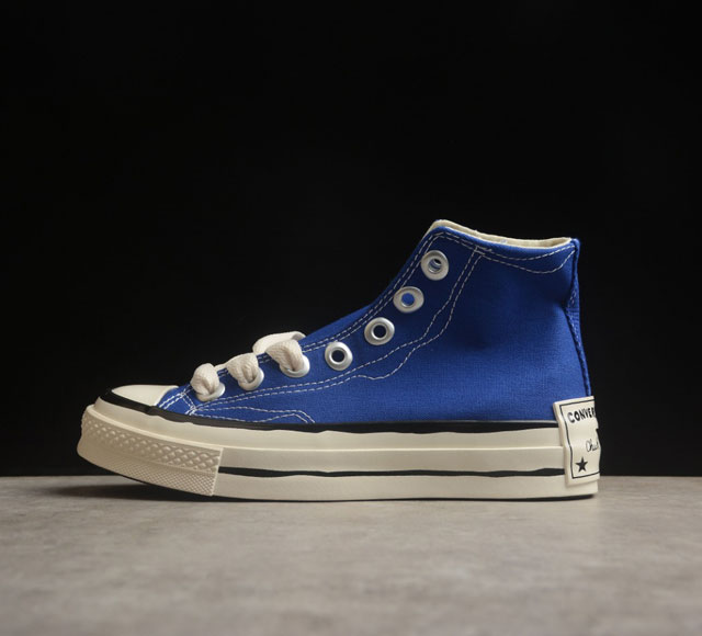 converse 1970S 匡威高帮休闲板鞋 A08523C 经典70S鞋身 搭配异形透气鞋孔 不规则内侧标 加宽加粗鞋带 好怪 好可爱的 鞋扣 Logo 车