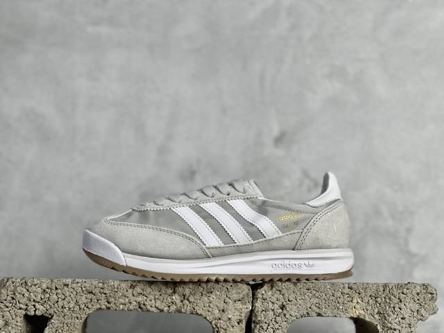 Adidas Originals Sl 72 Rs 阿迪休闲防滑耐磨低帮板鞋 经典低帮设计和橡胶外底，采用舒爽尼龙鞋面，绒面革饰面和皮革细节 搭载着 Ecote