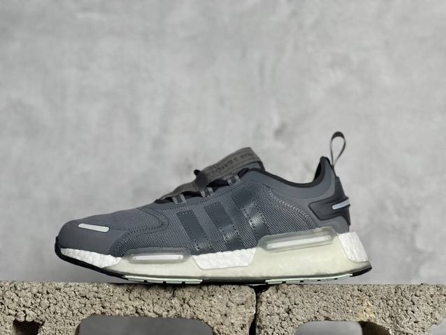 开学季福利 Ad Originals Nmd V3 Boost 爆米花缓震跑鞋 缓震装置意味着良好的氛围永无止境 无尽的能量回馈让您在夜幕降临时感到舒适 透明鞋