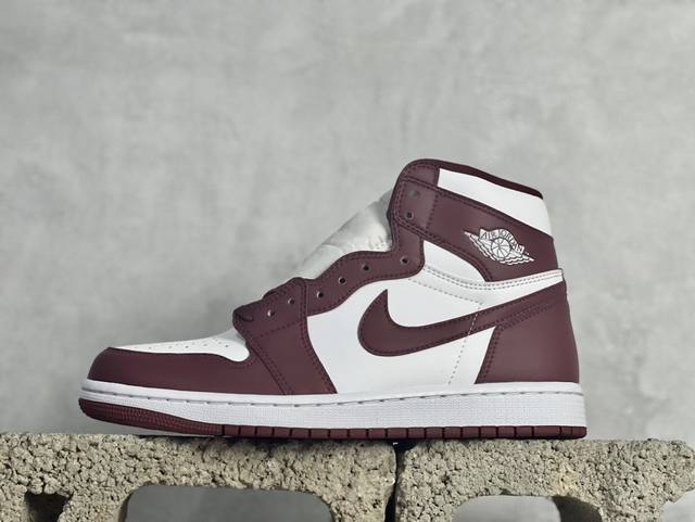 Vt Air Jordan 1 Retro High Dune Red Aj1 乔1沙丘红 高帮篮球鞋 Dz5485- #鞋身整体以优质的皮革覆盖，配色方面以白