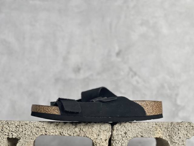 Gx 德国百年知名鞋履品牌 博肯 birkenstock 半拖 公司级出品 采用质地柔软牛皮绒面革植入 羊羔毛鞋垫和里衬材质 中底搭载缓震软木橡胶 纯色羊毛内里