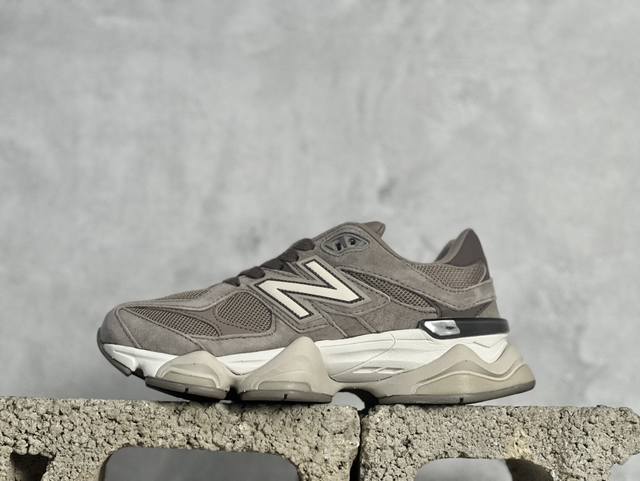 Joe Freshgoods X New Balance Nb9060 联名款 复古休闲运动慢跑鞋 鞋款灵感源自设计师本人对夏日的怀日回忆。鞋面大身由空间双格及