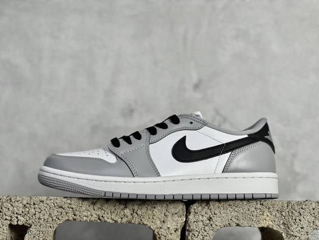 Dt纯原 Air Jordan 1 Low Og 白灰黑 官方同步新色 原装级产物 拒绝公底 立体鞋型 细节完美 高清洁度 购置公司同步原材料 原汁原味 忠于原