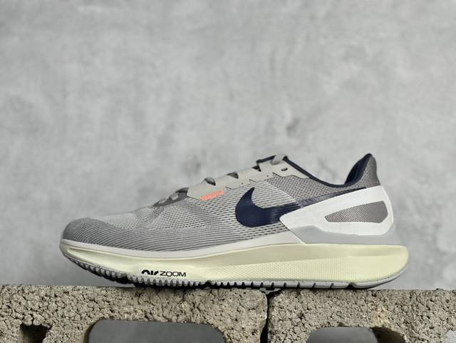 Rs版 Nike Air Zoom Structure 25 轻量跑鞋0311鞋面采用透气工程网眼材质制作。鞋身整体轻盈舒适透气,鞋子颜色以白灰色为主色调！耐克