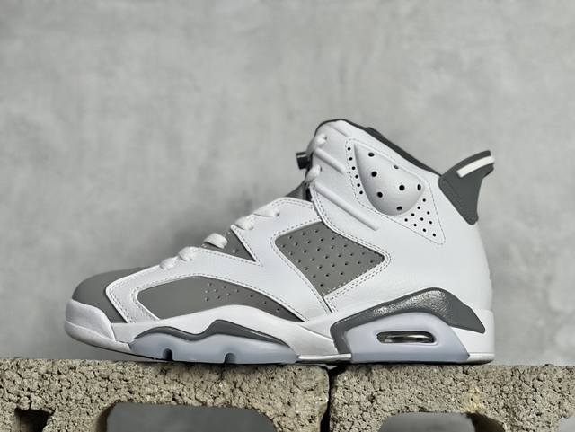 Bf版 Air Jordan 6 Cool Grey 酷灰 白灰山羊鞋身整体以水泥灰色麂皮与白色框架拼接设计，延续了酷灰配色低调的颜值，整体十分简约百搭。此外在