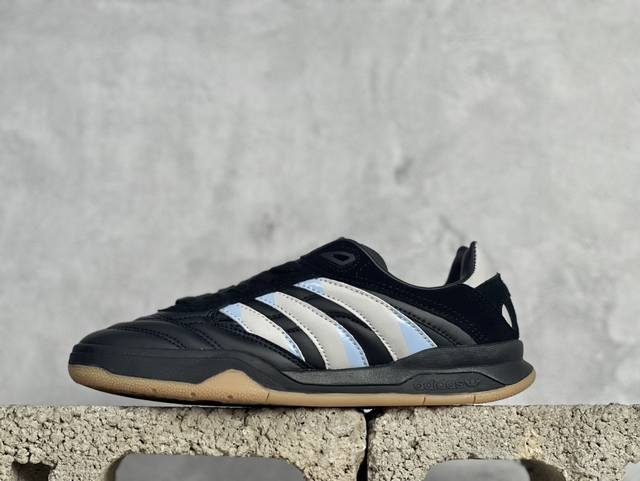 Adidas Originals Predator Mundial 此款鞋采用近几年比较流行的版型设计，外观时尚大气。鞋底采用耐磨的材质，穿上它，让您感觉到舒适