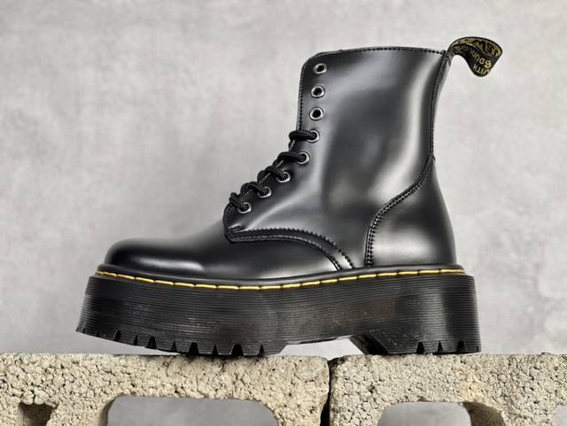 国庆超强特价 新货dr.Martens 马汀博士马丁靴 1462八孔高帮拉链厚底硬皮黑色 公司规格 原材生产 原版开边珠加厚光泽牛皮 Pvc生胶减重耐磨防滑大底