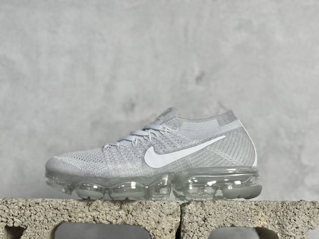 Nk Vapormax Flyknit 耐克飞织透气休闲全掌大气垫跑鞋 849558-100 #鞋款鞋面依然采用flyknit材质提供出色的舒适度和透气性。除了