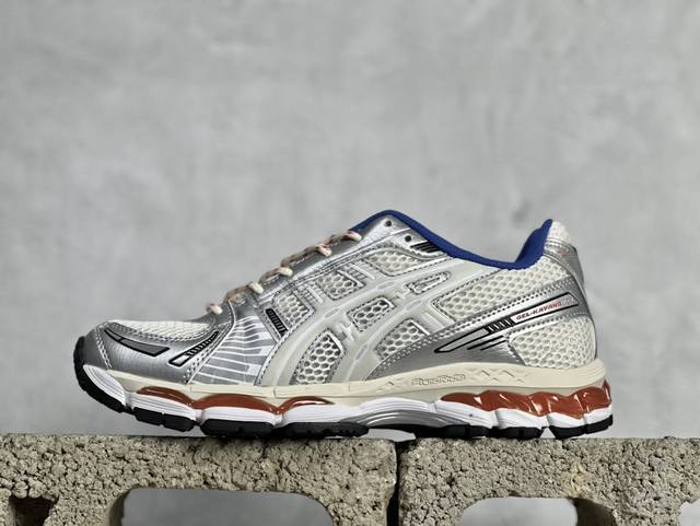 Gw版 Asics Gel-Nyc 亚瑟士防滑耐磨透气低帮运动休闲鞋 Gel-Nyc 运动鞋的灵感源自传统和现代高性能跑步风格 其鞋面结构参考了 0 年代初的