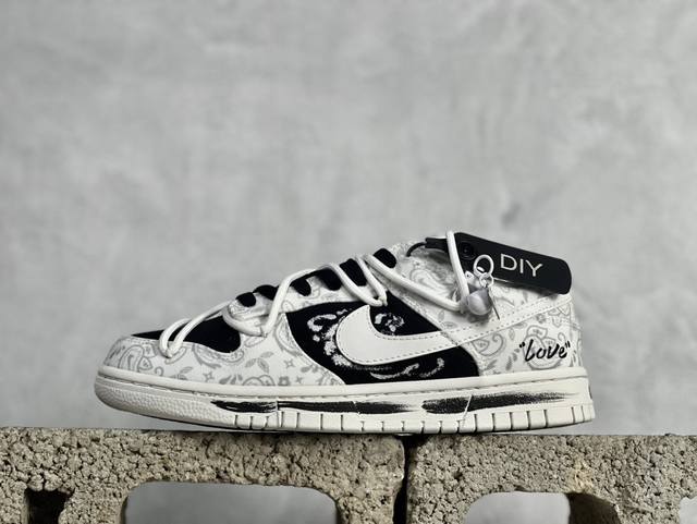 福利回馈diy定制 定制礼盒 Nike Dunk Sb Low 解构 绑带 官方同步新色 原装级产物 浪漫制造 情人节 腰果花 白黑 拒绝公底 立体鞋型 细节完