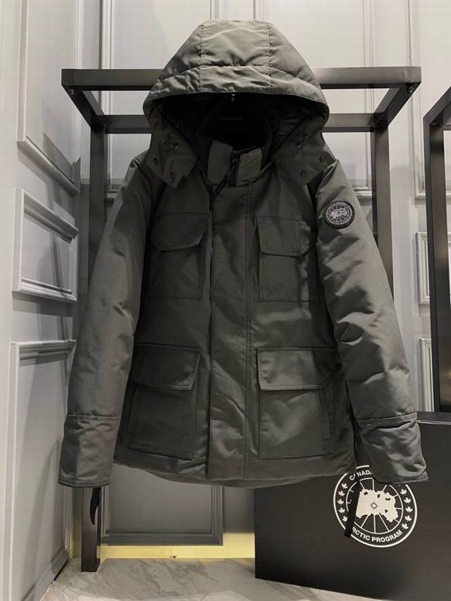 渠道优势，支持代发！ 外贸保真版：大鹅23款 碳灰色 Canada Goose Maitland 系列 黑标 多口袋连帽羽绒服 男款 Size：S M L Xl