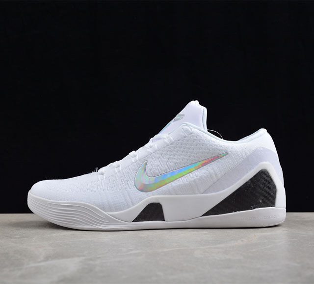 Nk Kobe 9 Elite 科比9 纯白高邦精英 Fz7334-100 配色选以狼灰色作为鞋身主色凋，后跟部分附以波普艺术灵感迷彩纹理装饰。由eric Av